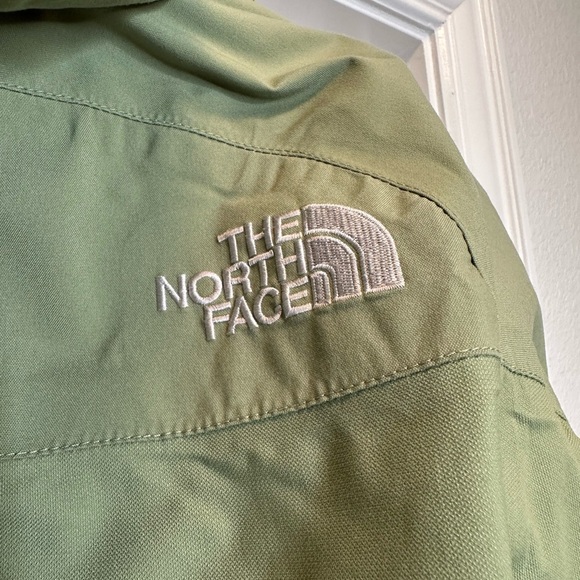 North Face Women’s Resolve II Hyvent Hooded Parka Jacket size Small in green - Picture 8 of 9